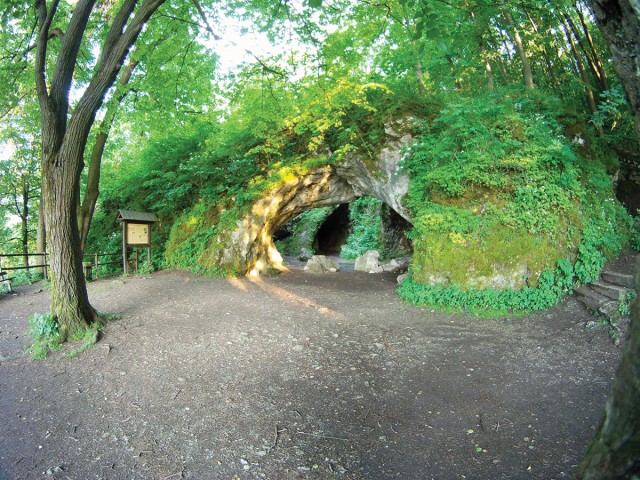 The cave Šipka